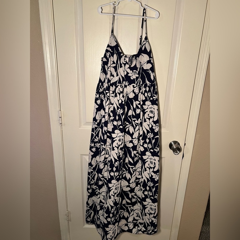 a new day Seersucker Maxi Navy and White Floral Dress Cotton Blend